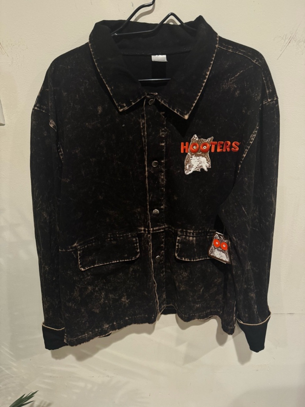 Hooters Black Jacket with Orange and White Logo - Picture 2 of 4